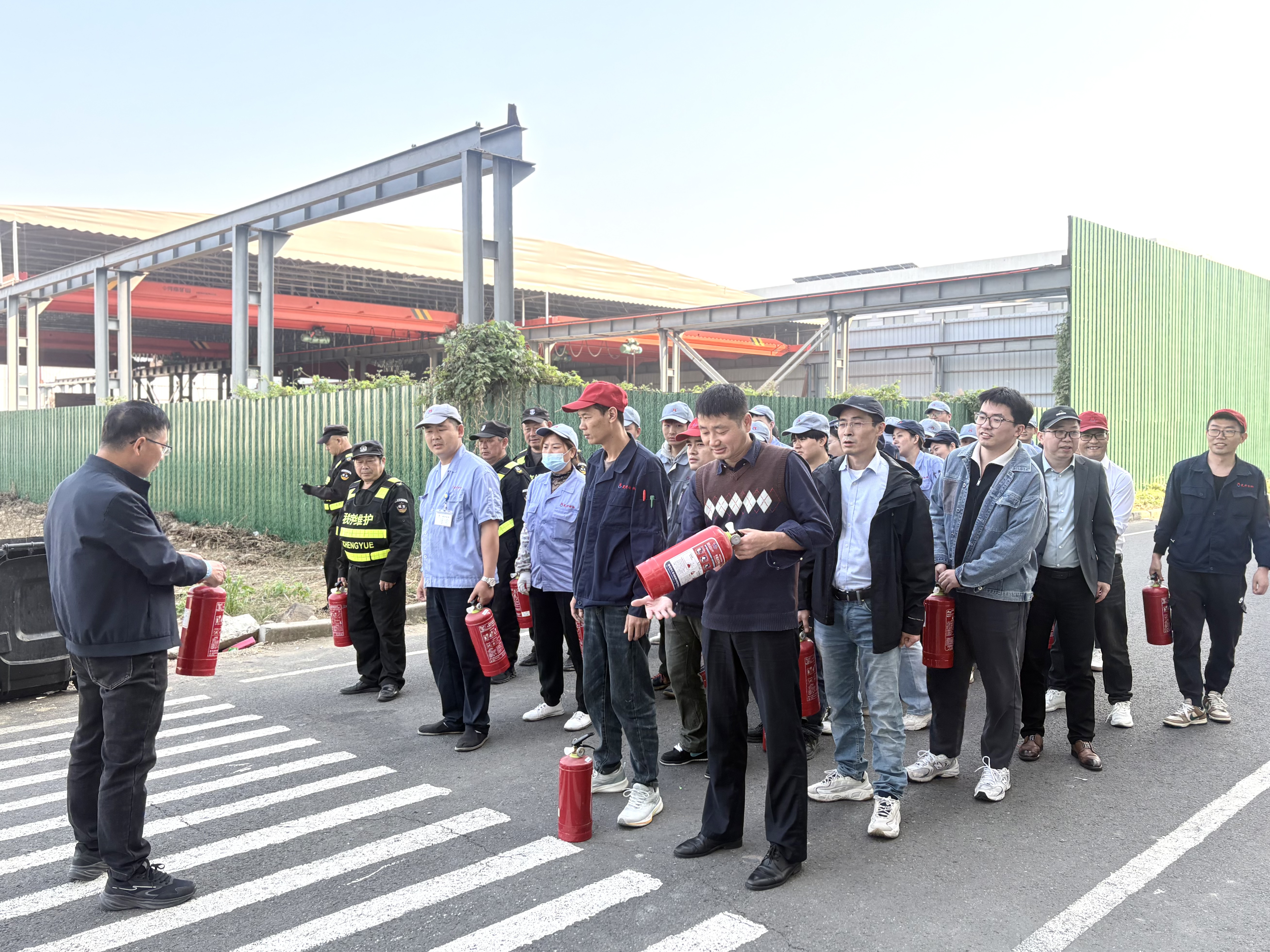 消防演练筑防线 安全意识入人心