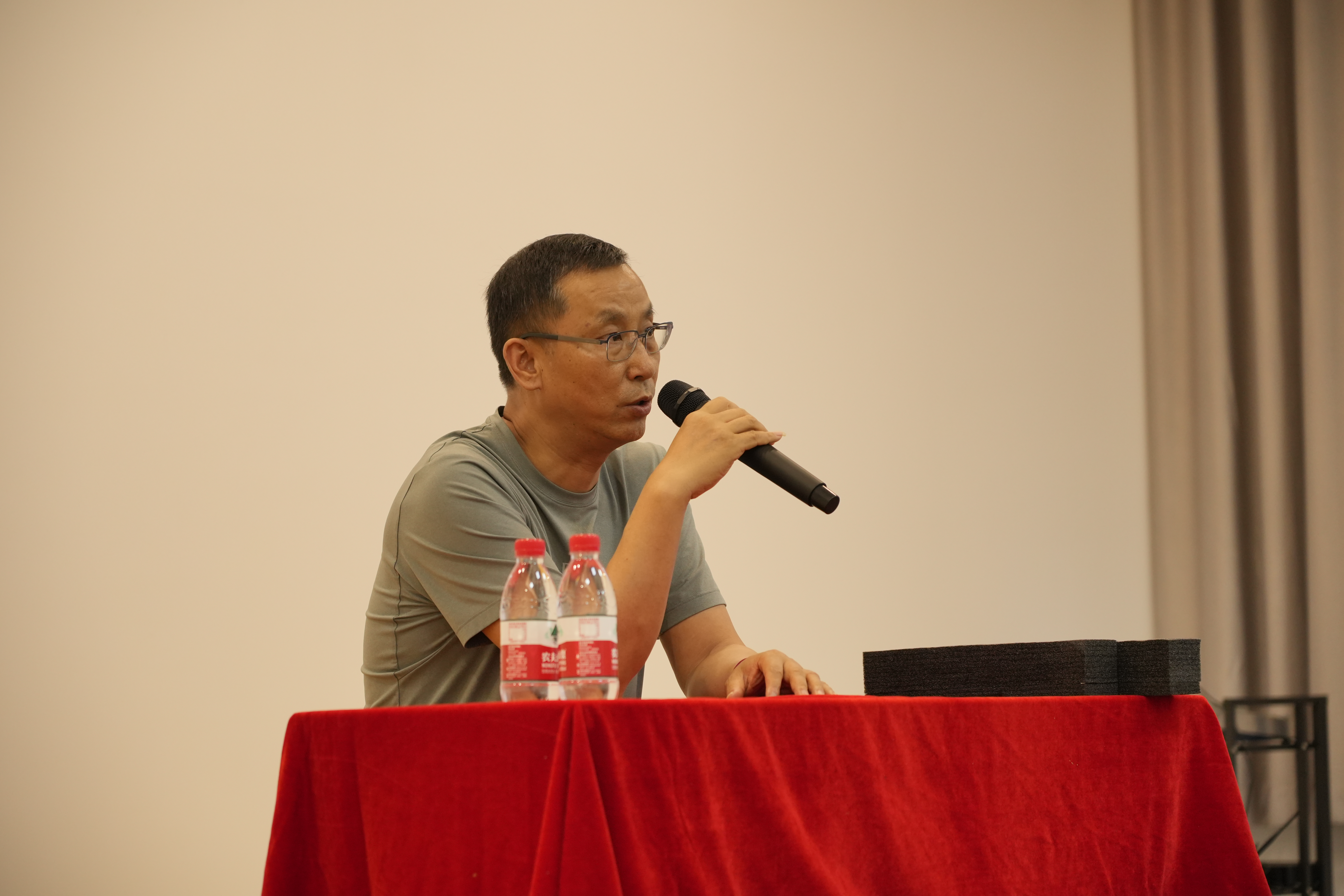 再接再厉 努力拼搏 达成目标